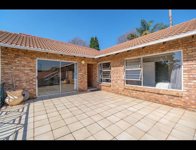4 BEDROOM FREEHOLD FOR SALE IN WELTEVREDEN PARK